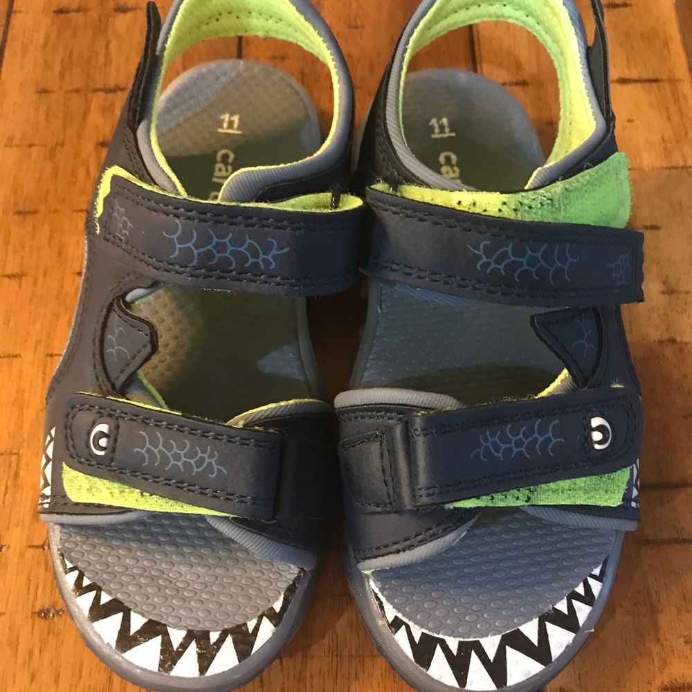 Carter’s Velcro light up sandals
